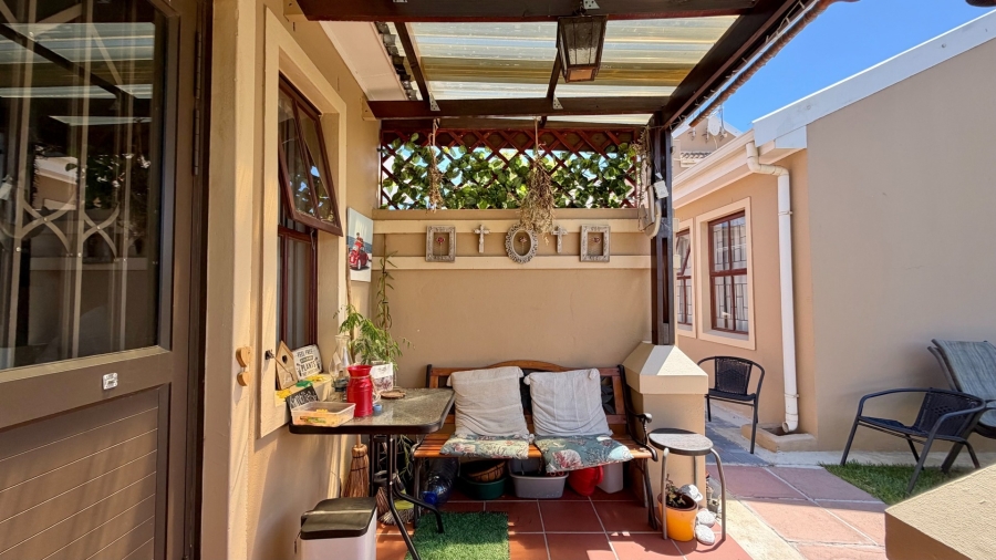 2 Bedroom Property for Sale in Twin Palms Western Cape